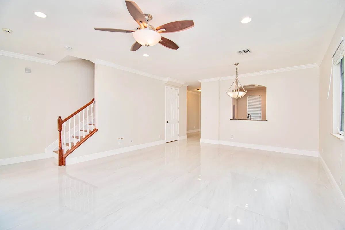 Canterbury Place Residence photo 10