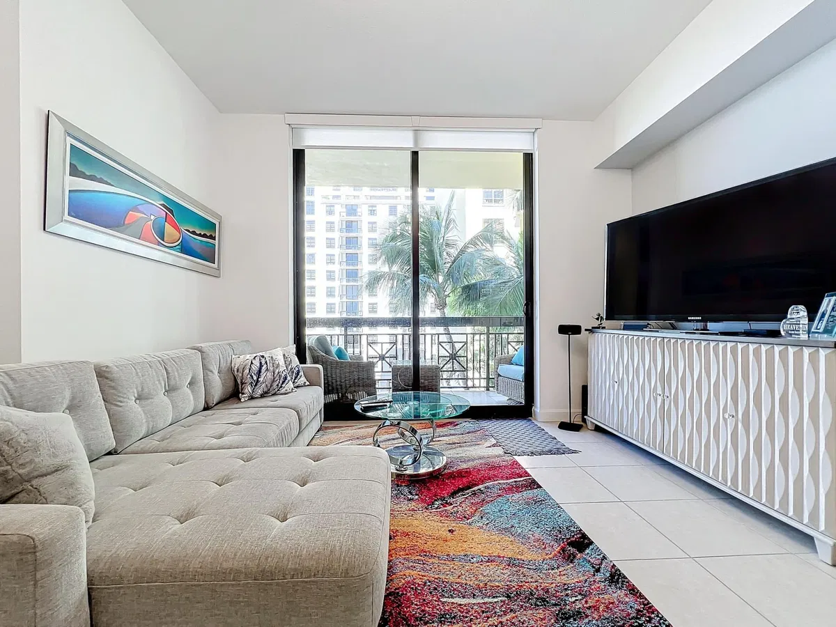 One City Plaza Unit 928 photo 4