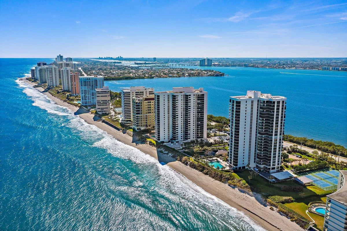 Eastpointe Singer Island Unit 16j photo 4