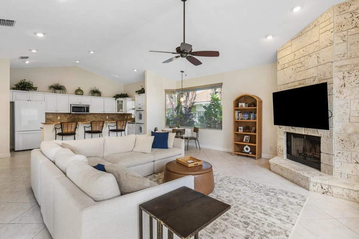 Colonnade Boca Raton Residence photo 19