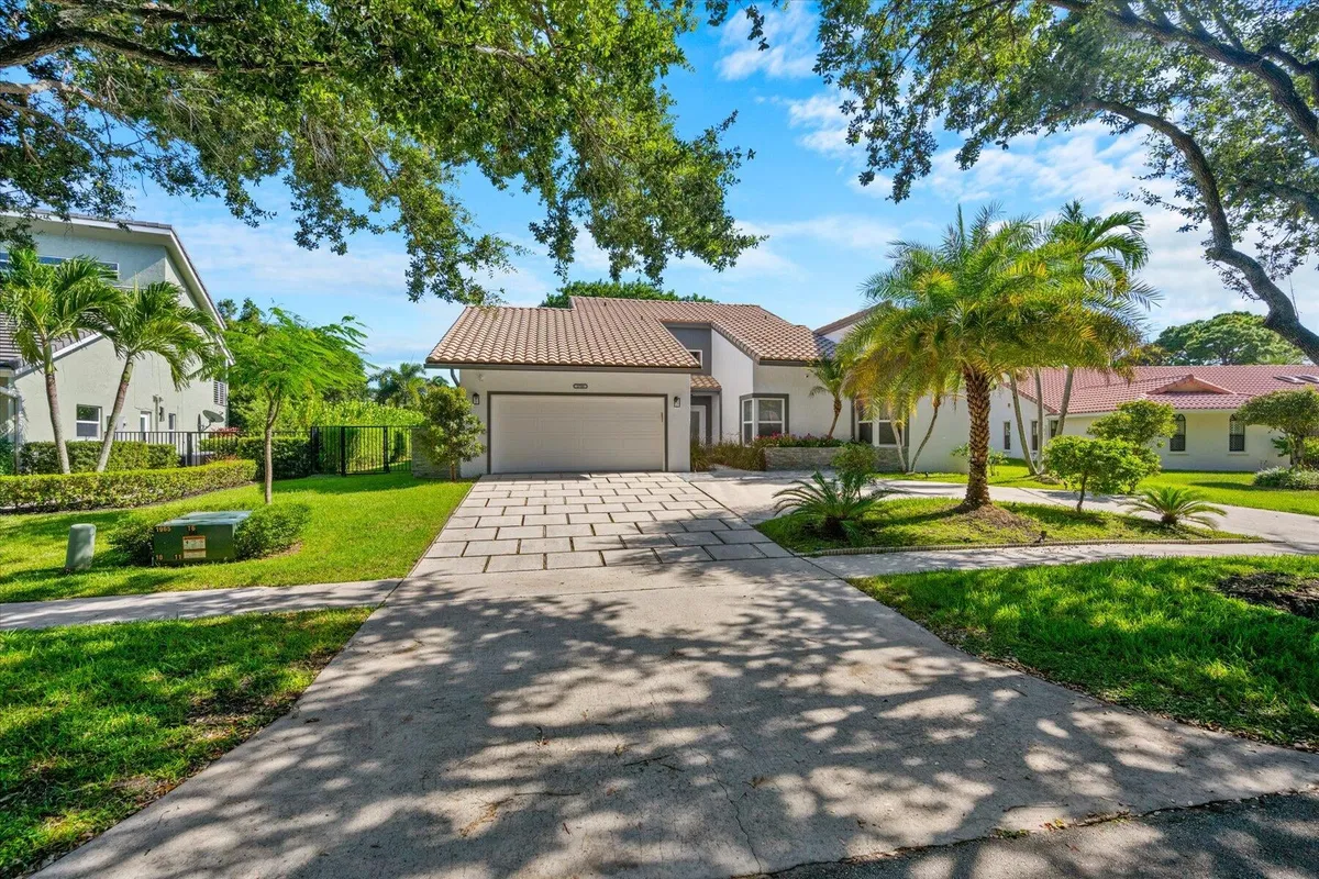 Colonnade Boca Raton Residence