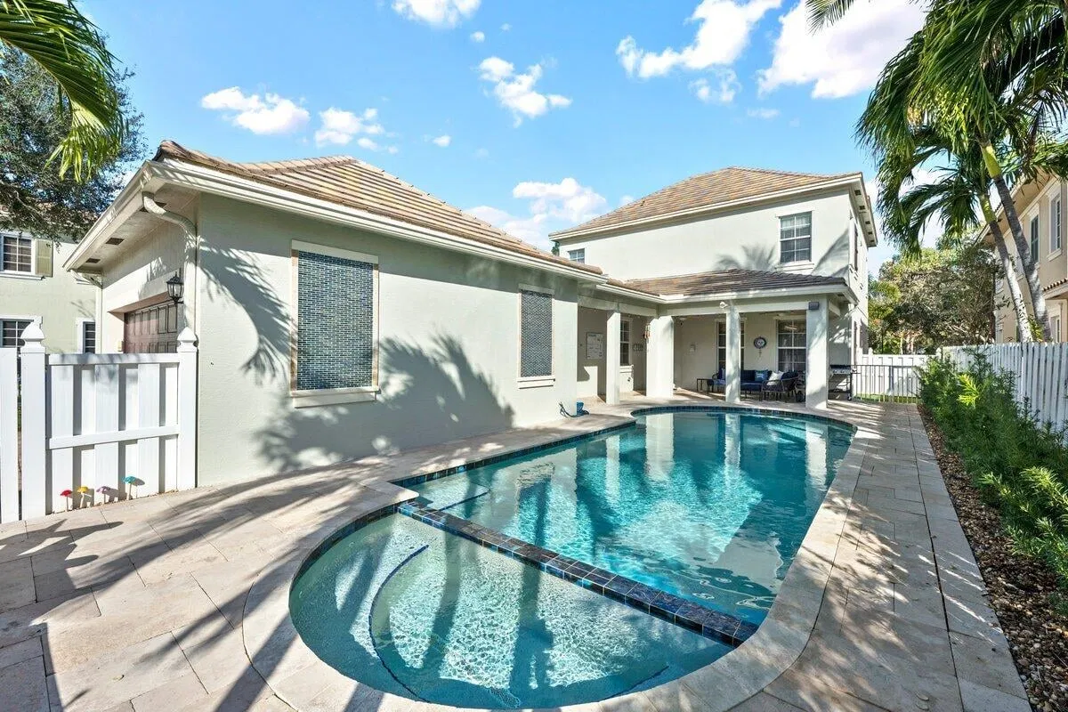 Canterbury Place Residence photo 4
