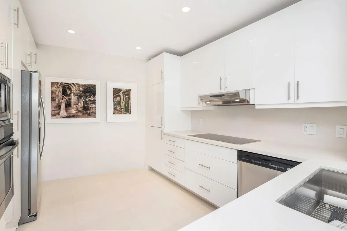 Palm Beach Towers, Palm Beach Unit 221b photo 4