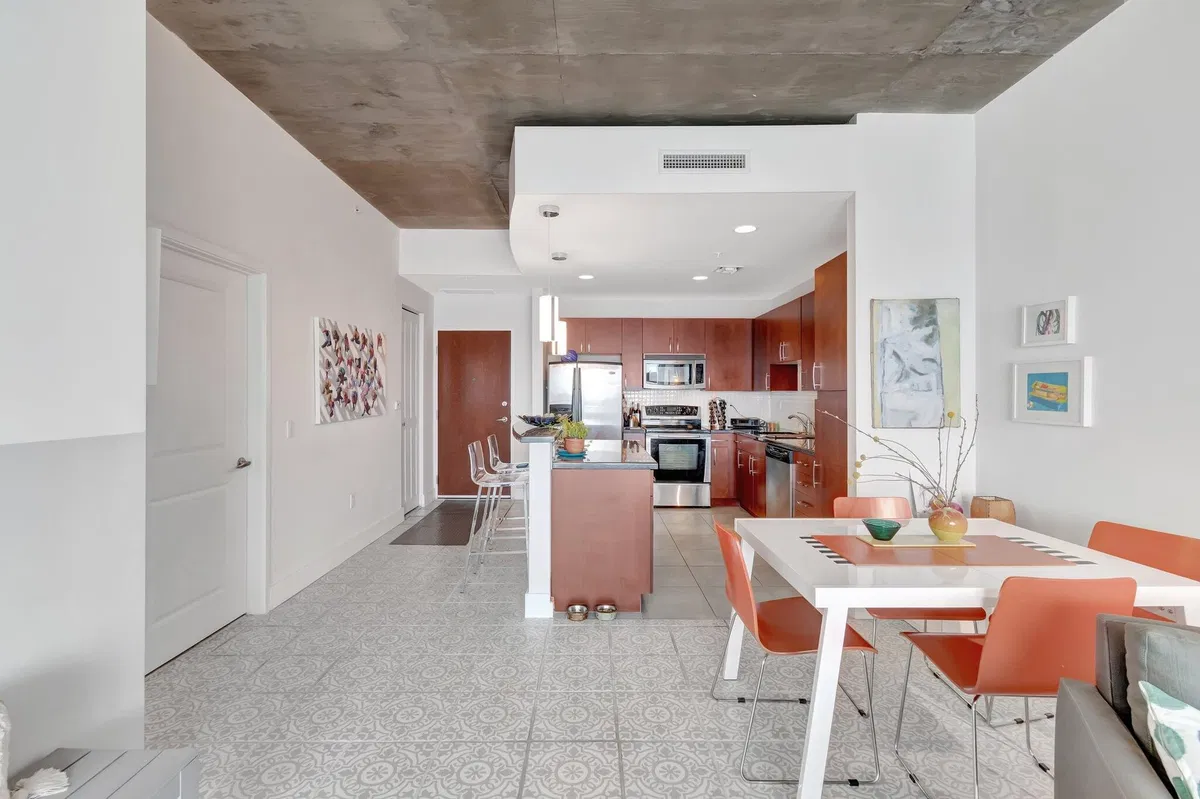 The Edge Unit 527 photo 22