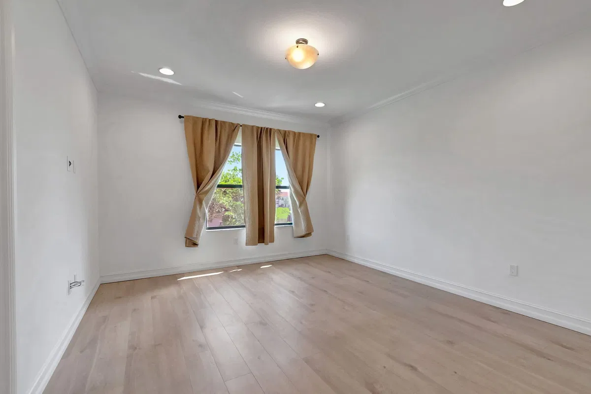  Residence photo 19
