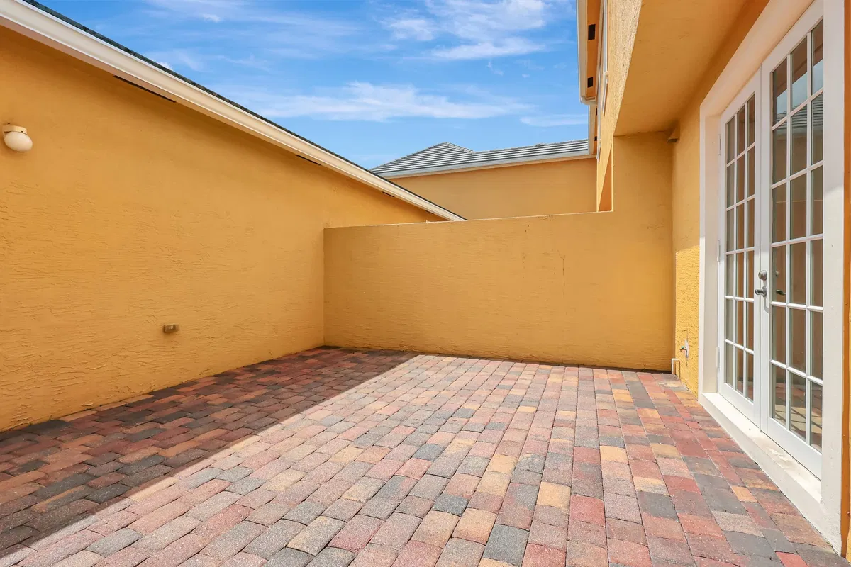 Canterbury Place Residence photo 13