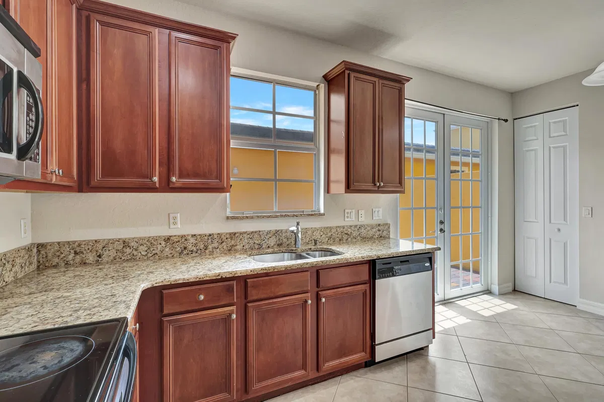 Canterbury Place Residence photo 10