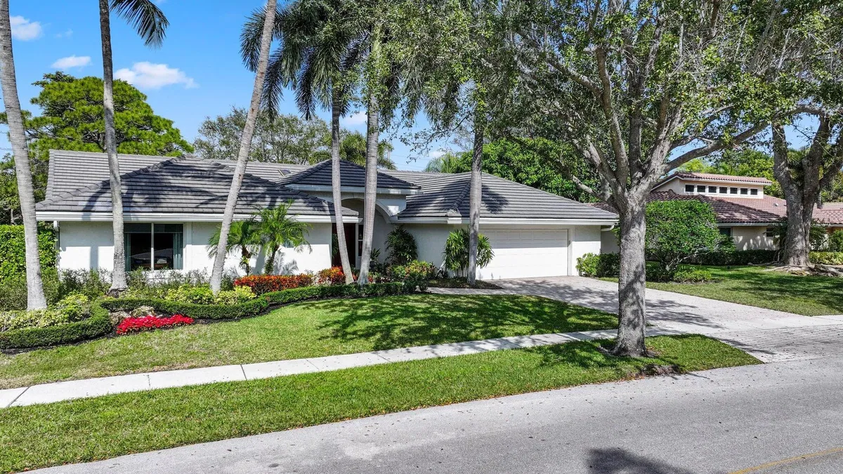 Boca Bath & Tennis Residence