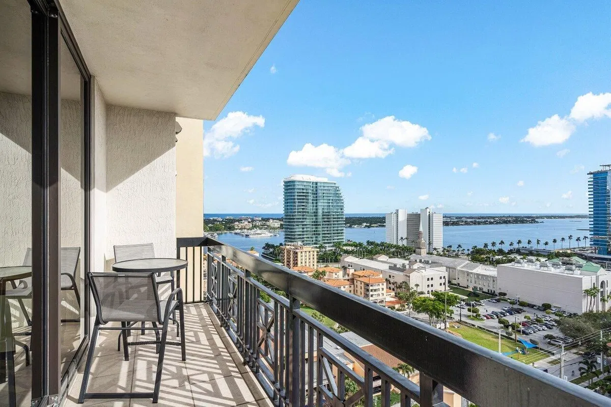 One City Plaza Unit 1503 photo 4