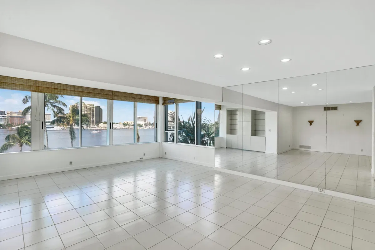 Palm Beach Towers, Palm Beach Unit 219b photo 4