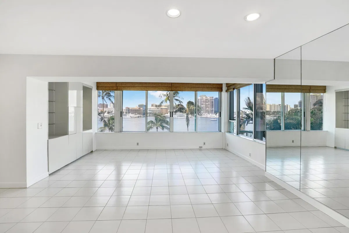 Palm Beach Towers, Palm Beach Unit 219b photo 7
