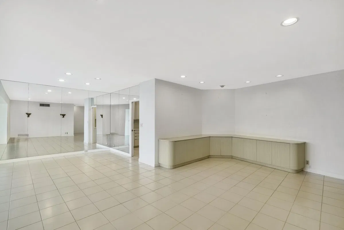 Palm Beach Towers, Palm Beach Unit 219b photo 10
