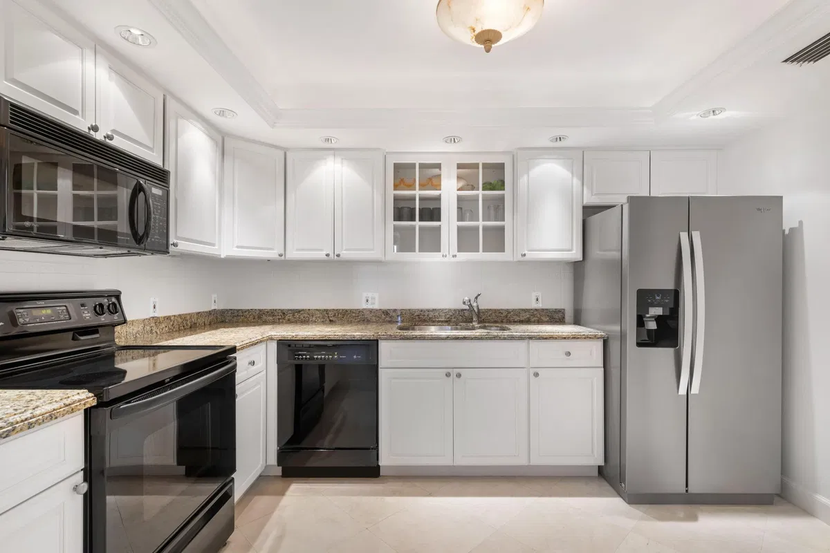 Winthrop House Condos Unit 602 photo 10