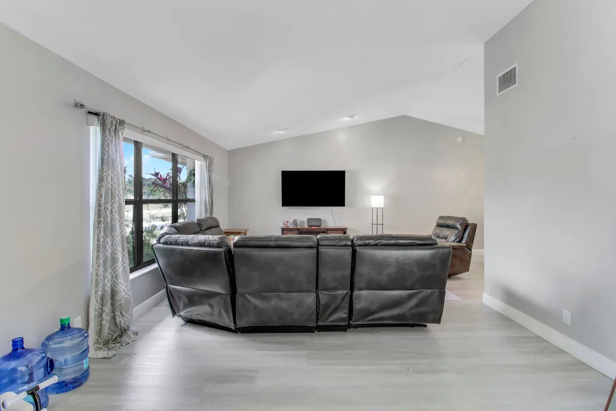 Residence photo 7