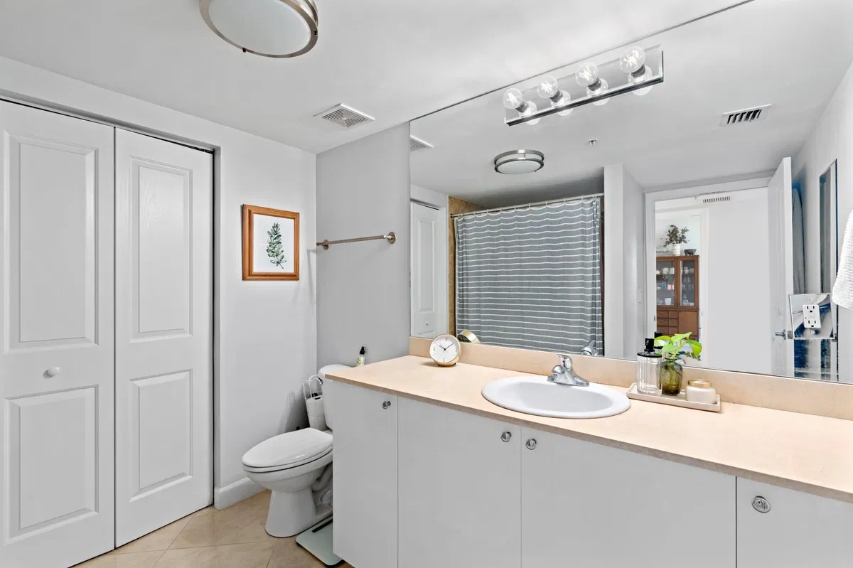 The Prado Unit 619 photo 10