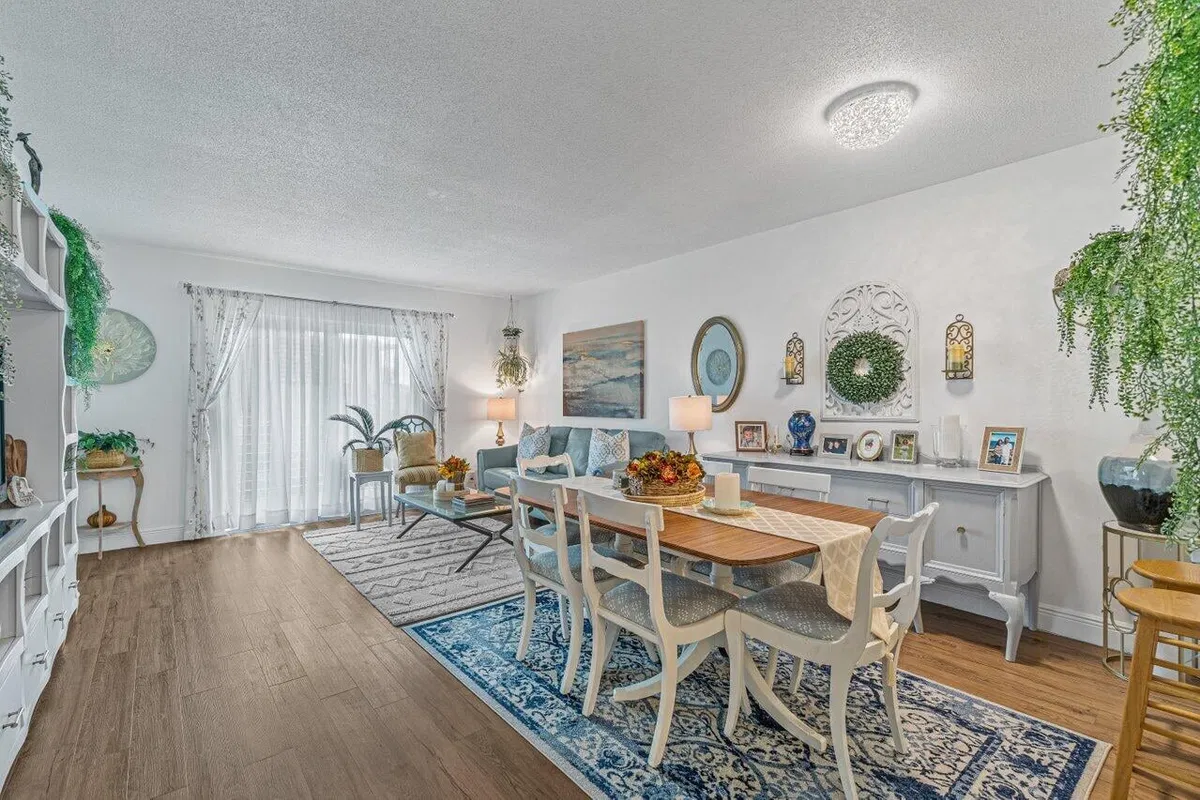 Unit 211 photo 7