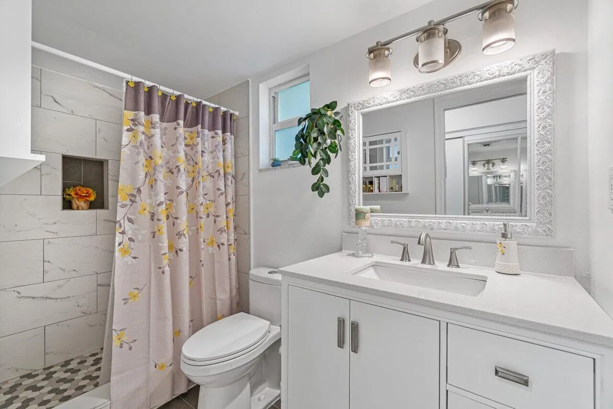 Unit 211 photo 13