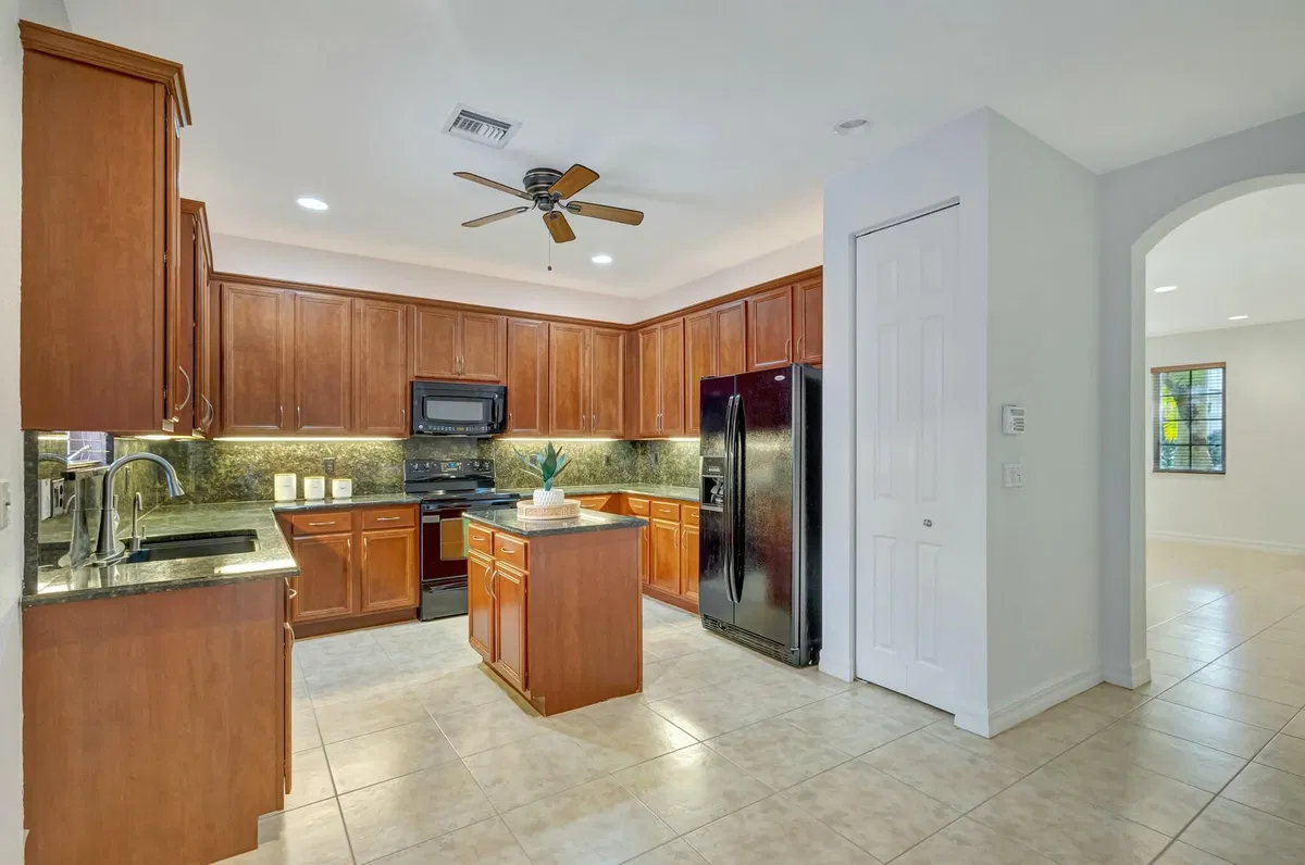 Canterbury Place Residence photo 10