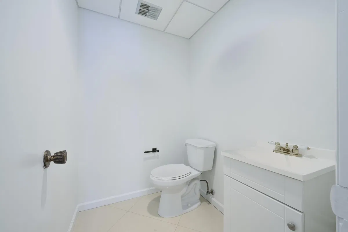  Unit 116-117 photo 10