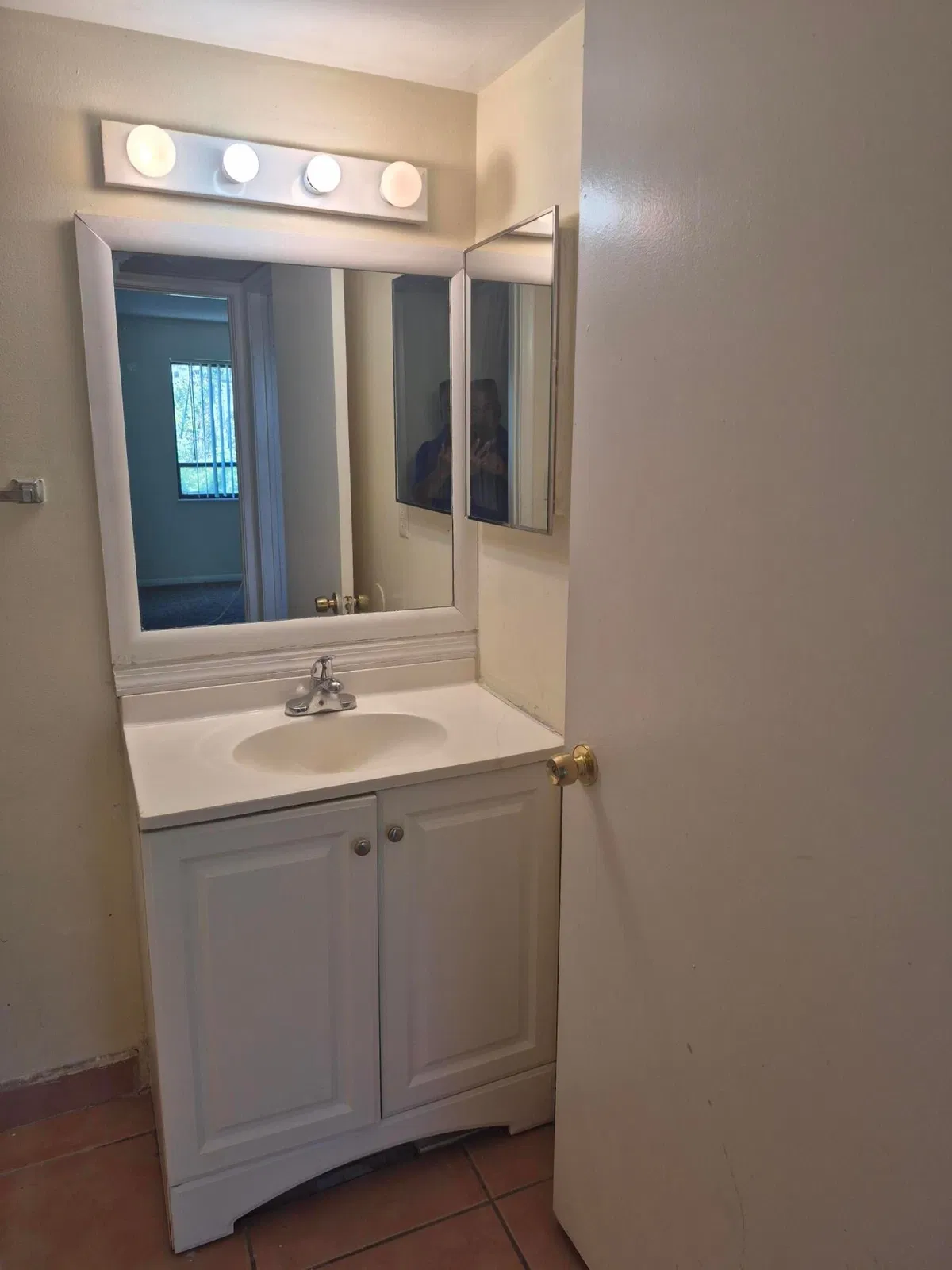 Unit 407 photo 7