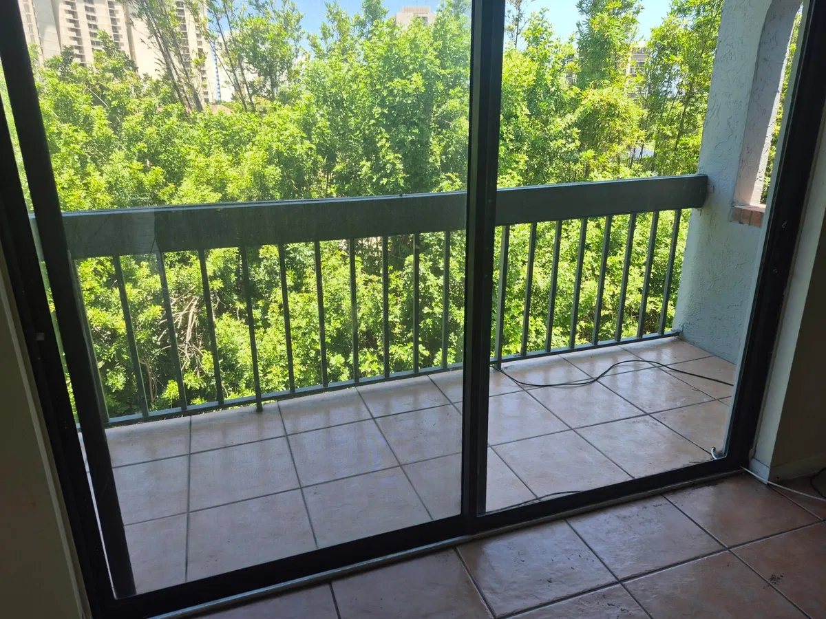 Unit 407 photo 10