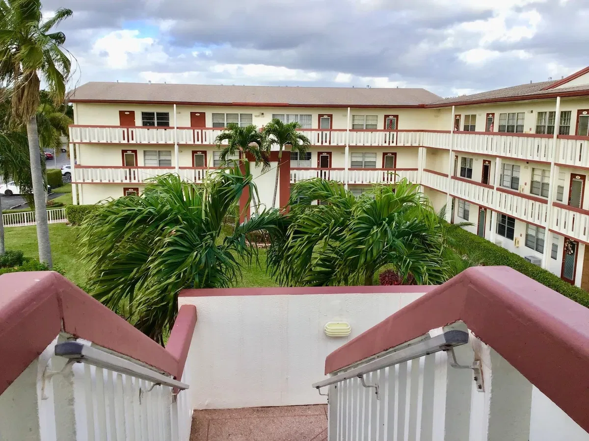 Unit 84 photo 16