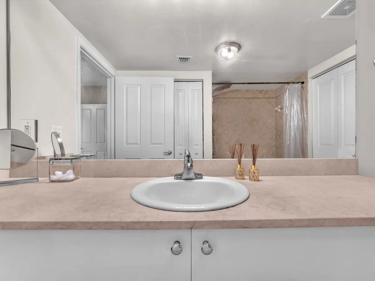 The Prado Unit 339 photo 25