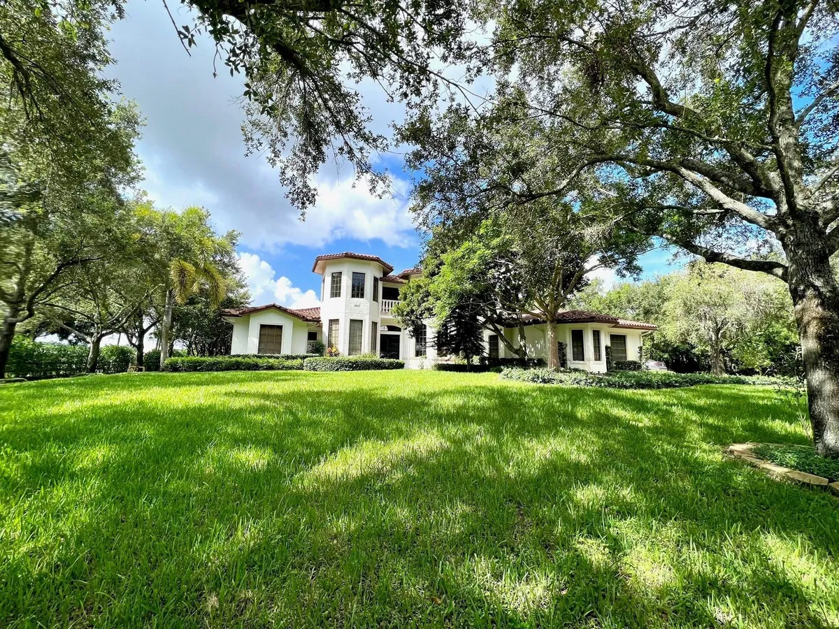 Saddle Trail Park Residence