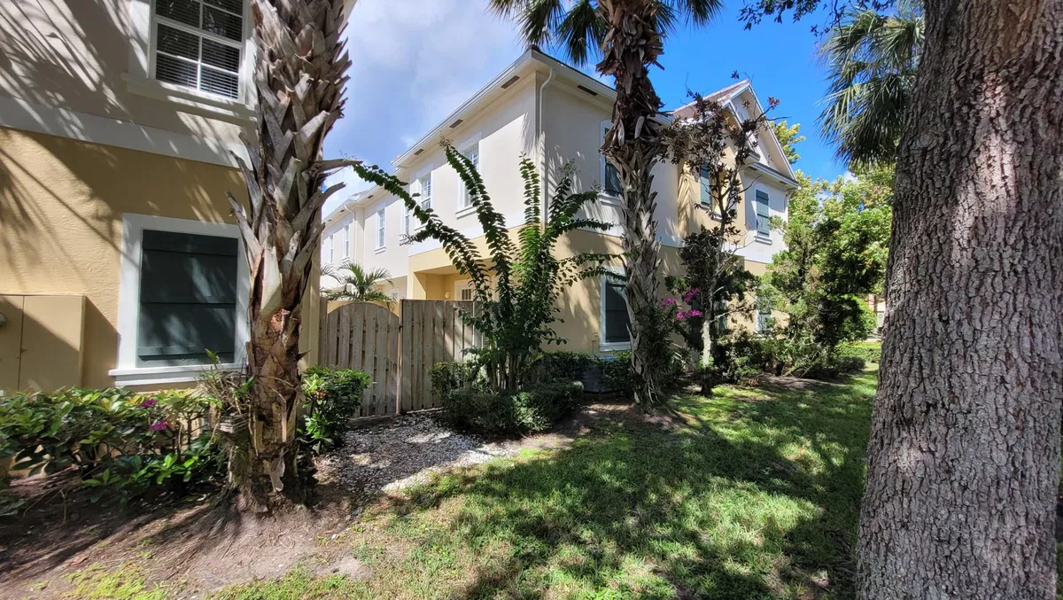 Canterbury Place Residence photo 4