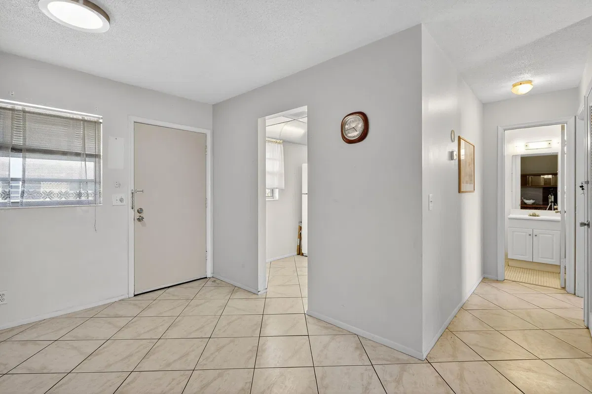 Unit 205 photo 4
