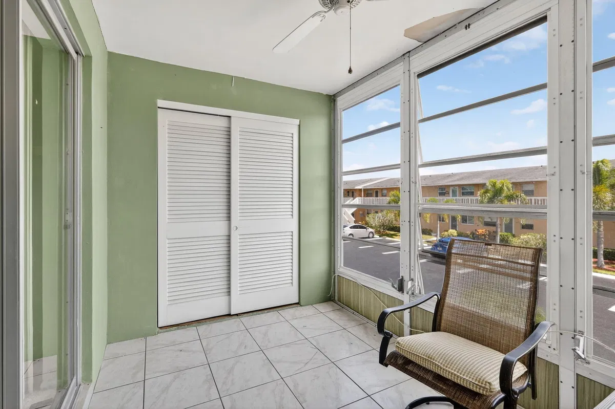 Unit 205 photo 16