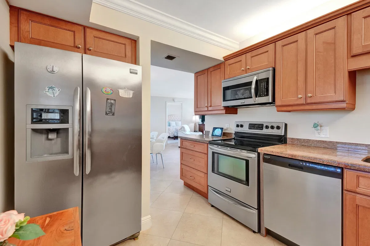 Unit 308 photo 22
