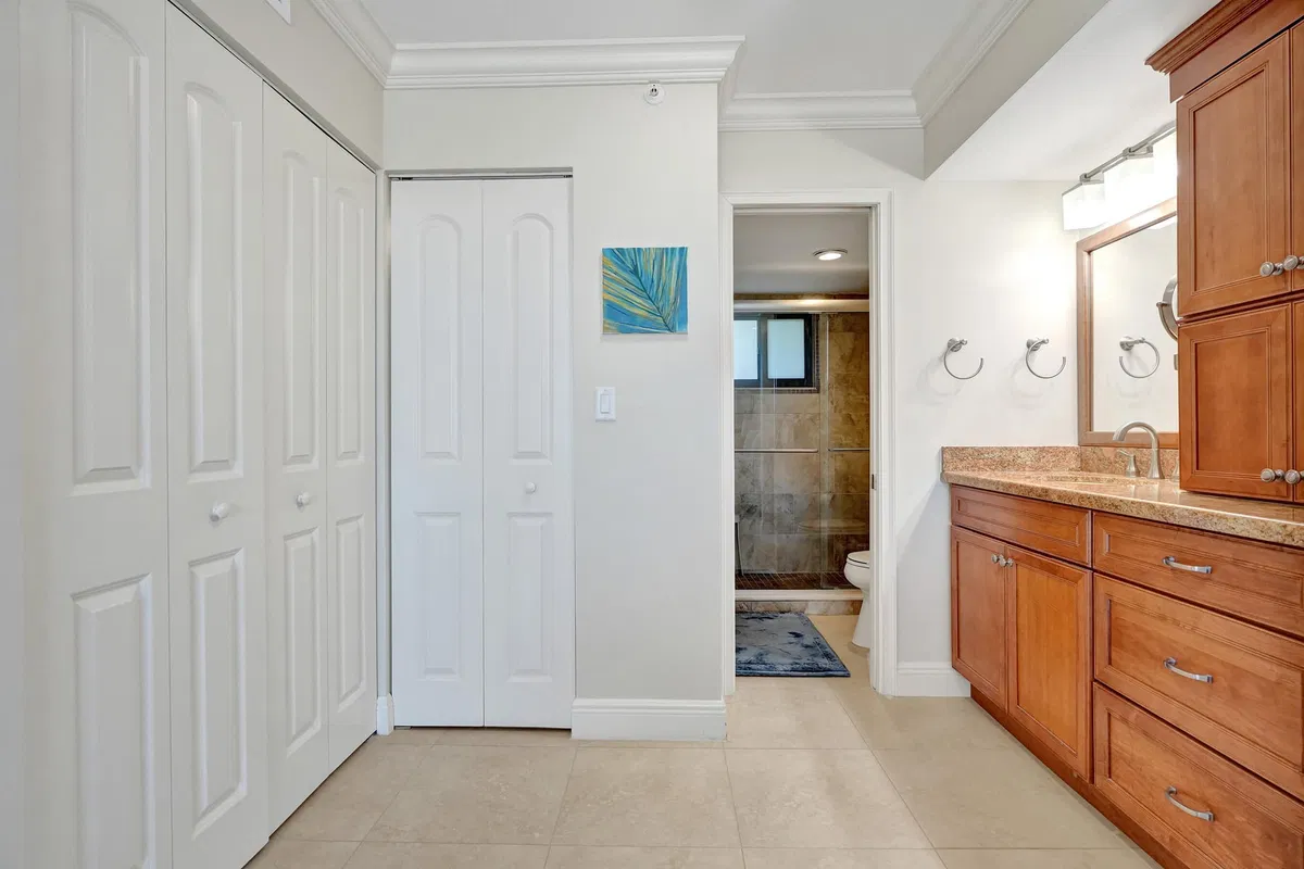 Unit 308 photo 28