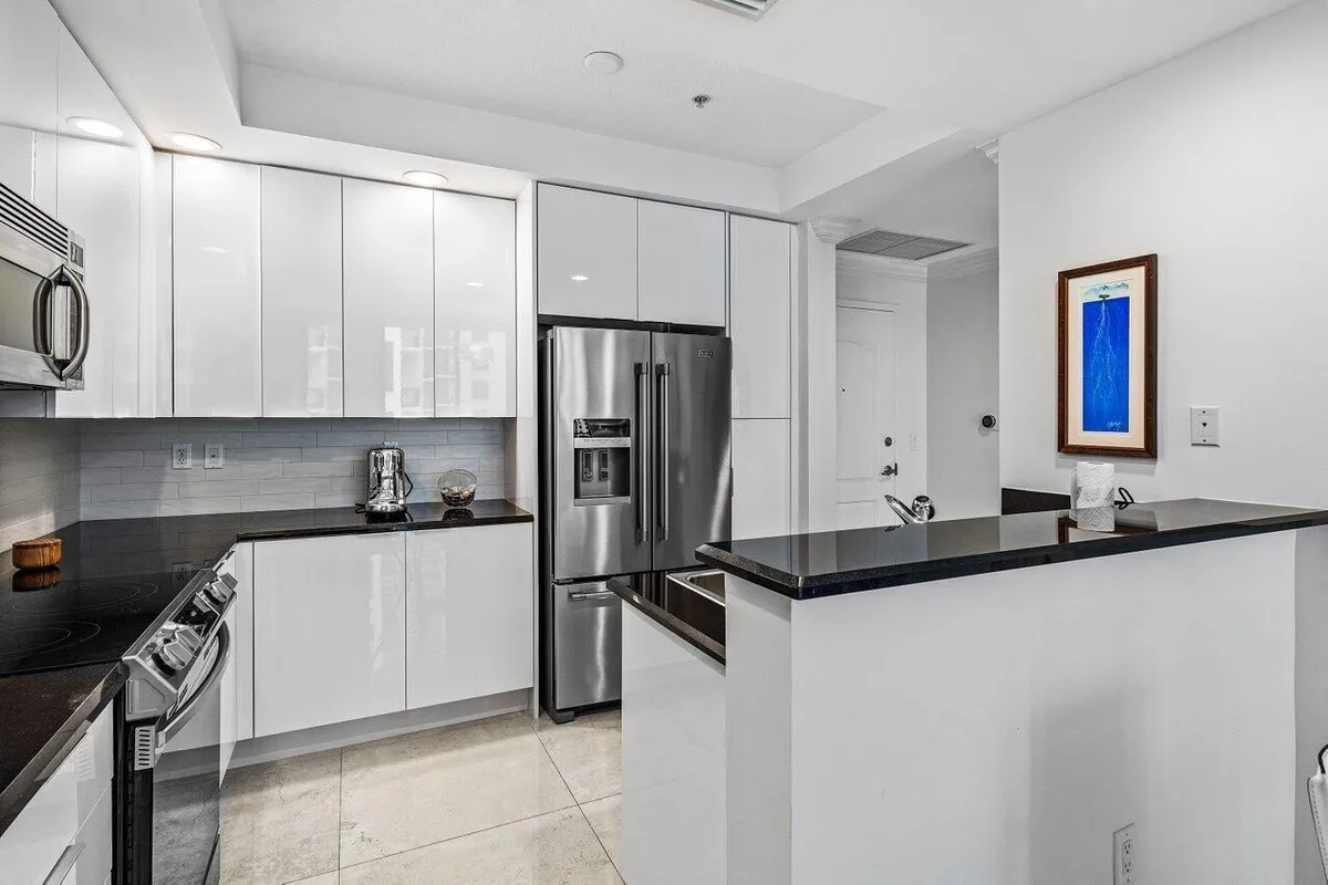 One City Plaza Unit 1012