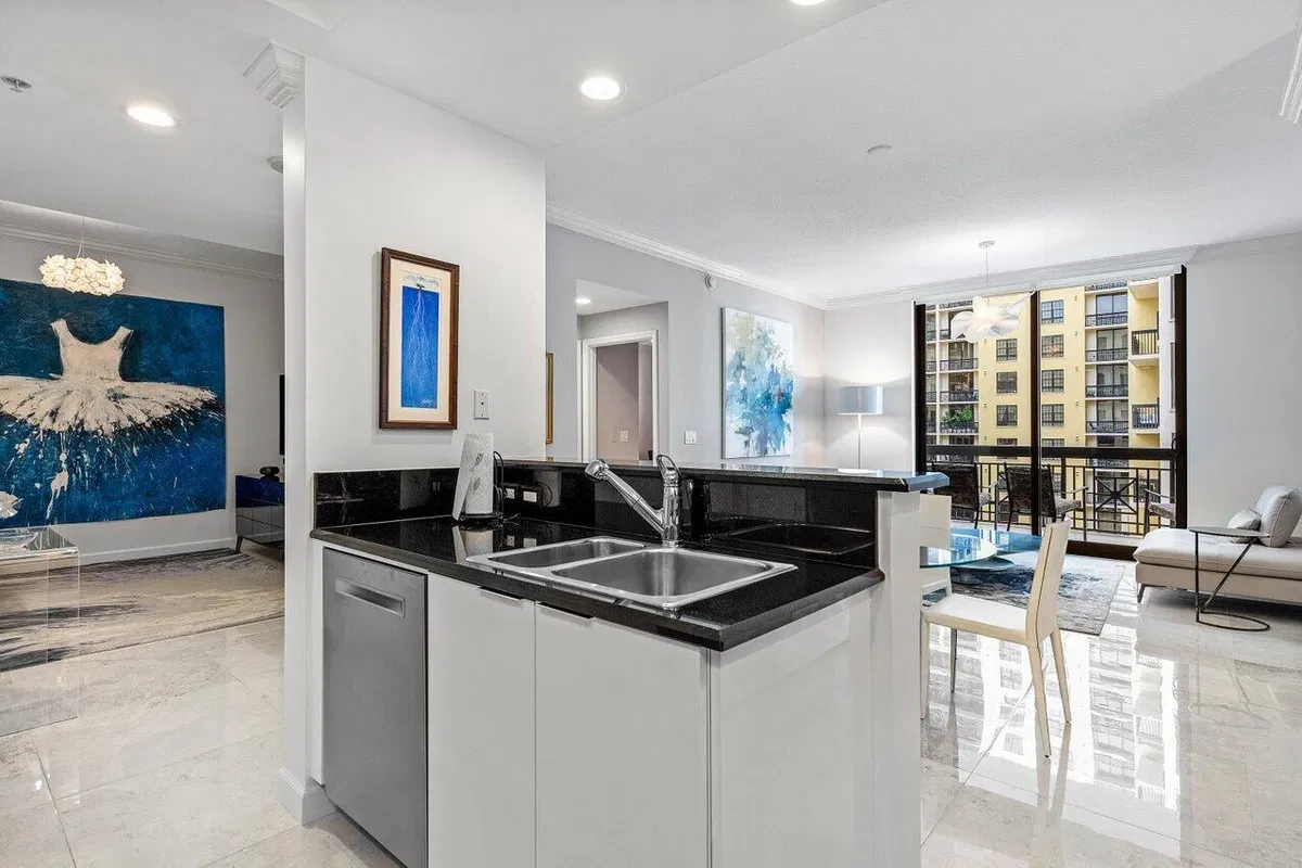 One City Plaza Unit 1012 photo 4