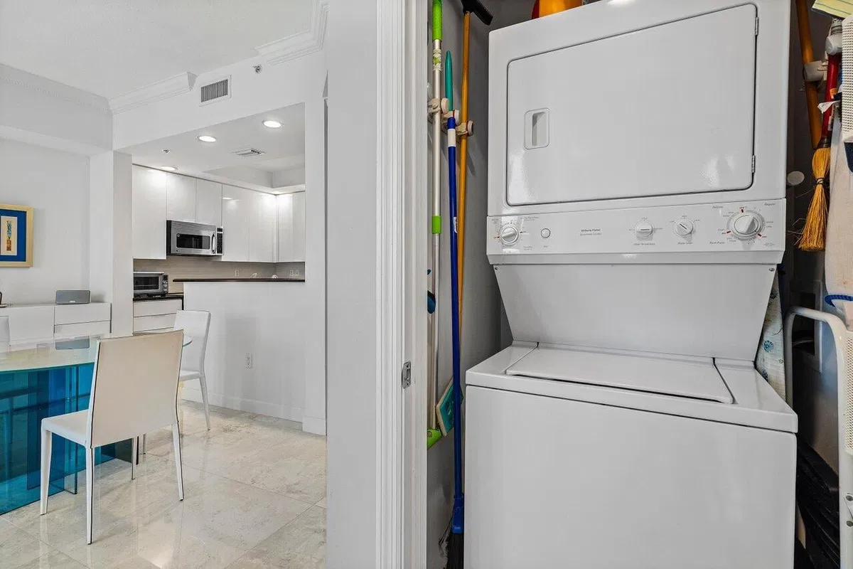 One City Plaza Unit 1012 photo 25