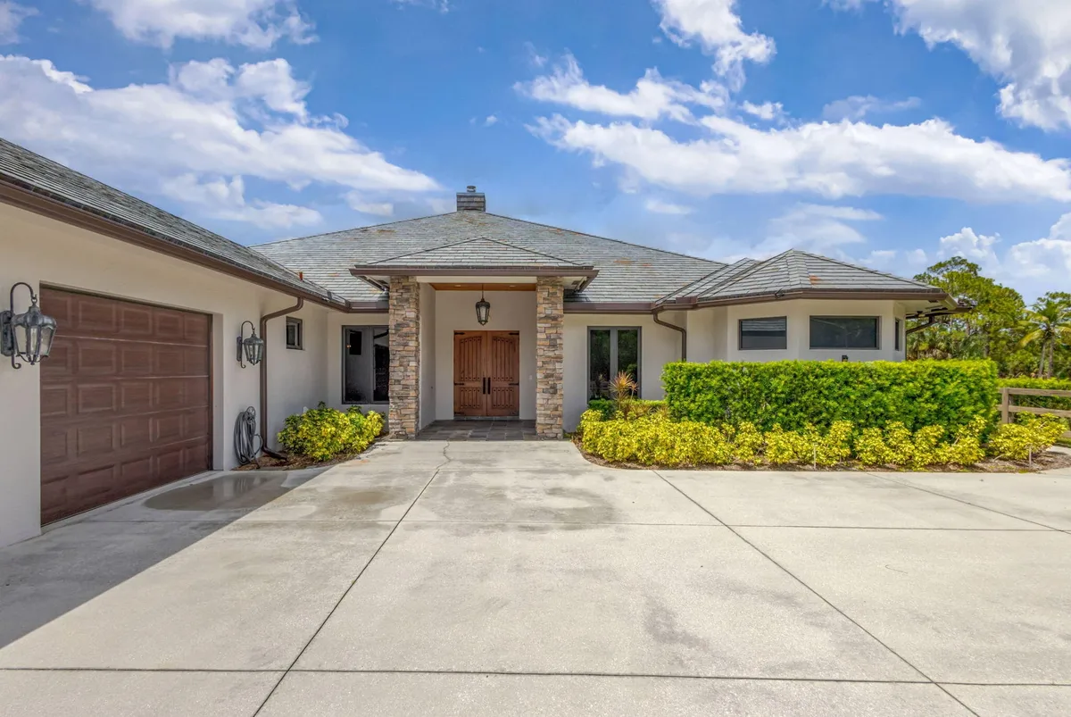Residence photo 4