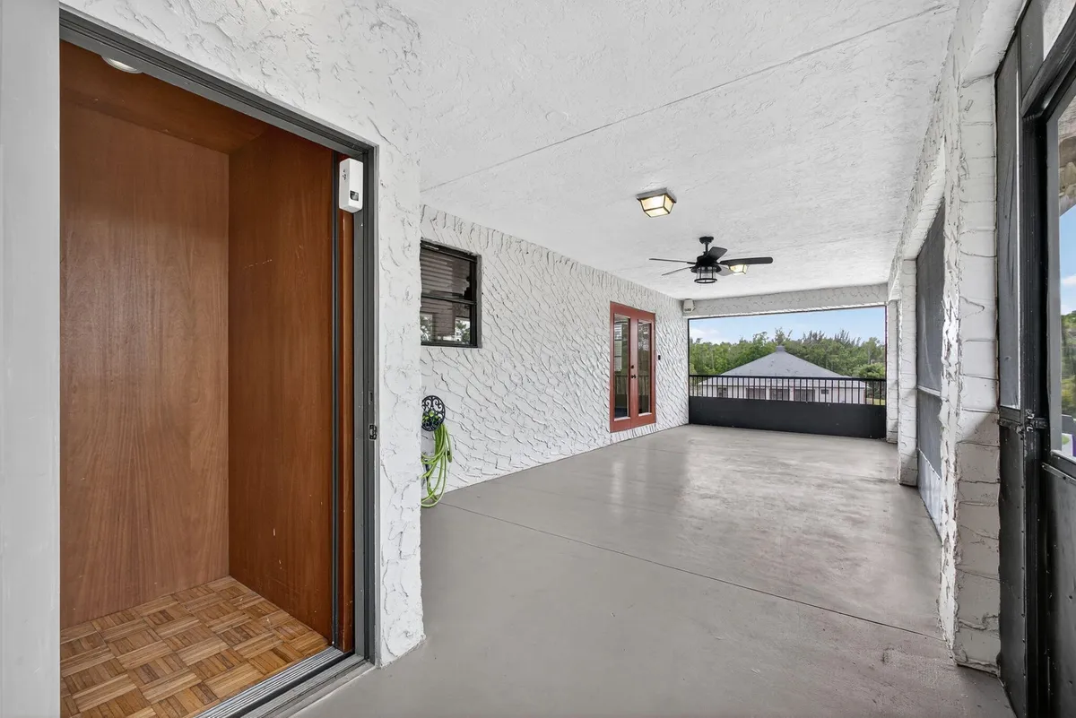 Residence photo 43