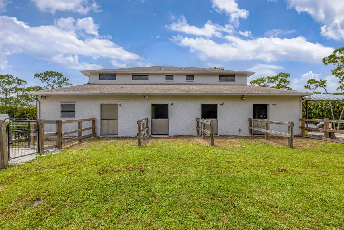 Residence photo 52
