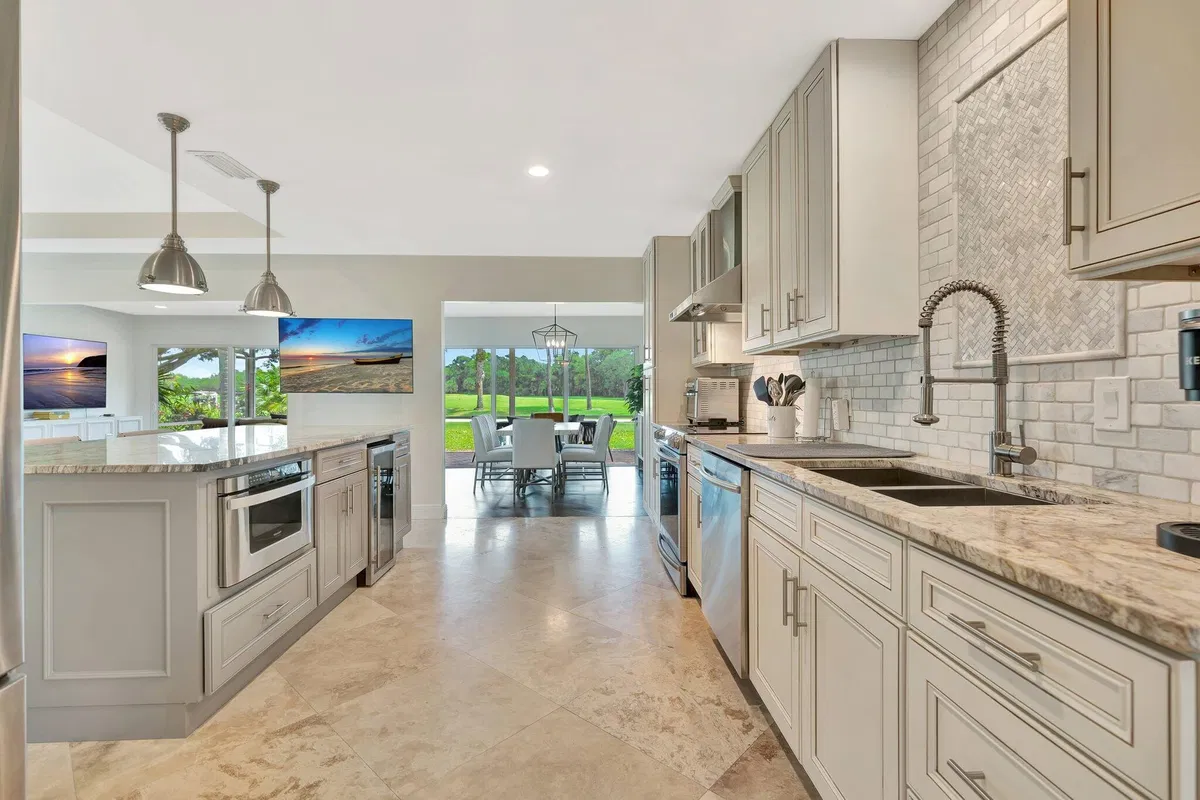 Eastpointe Country Club Residence photo 34