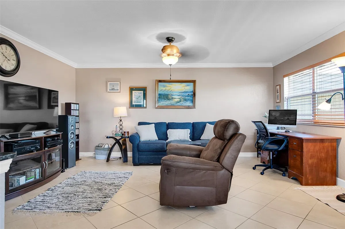 Unit 409 photo 7