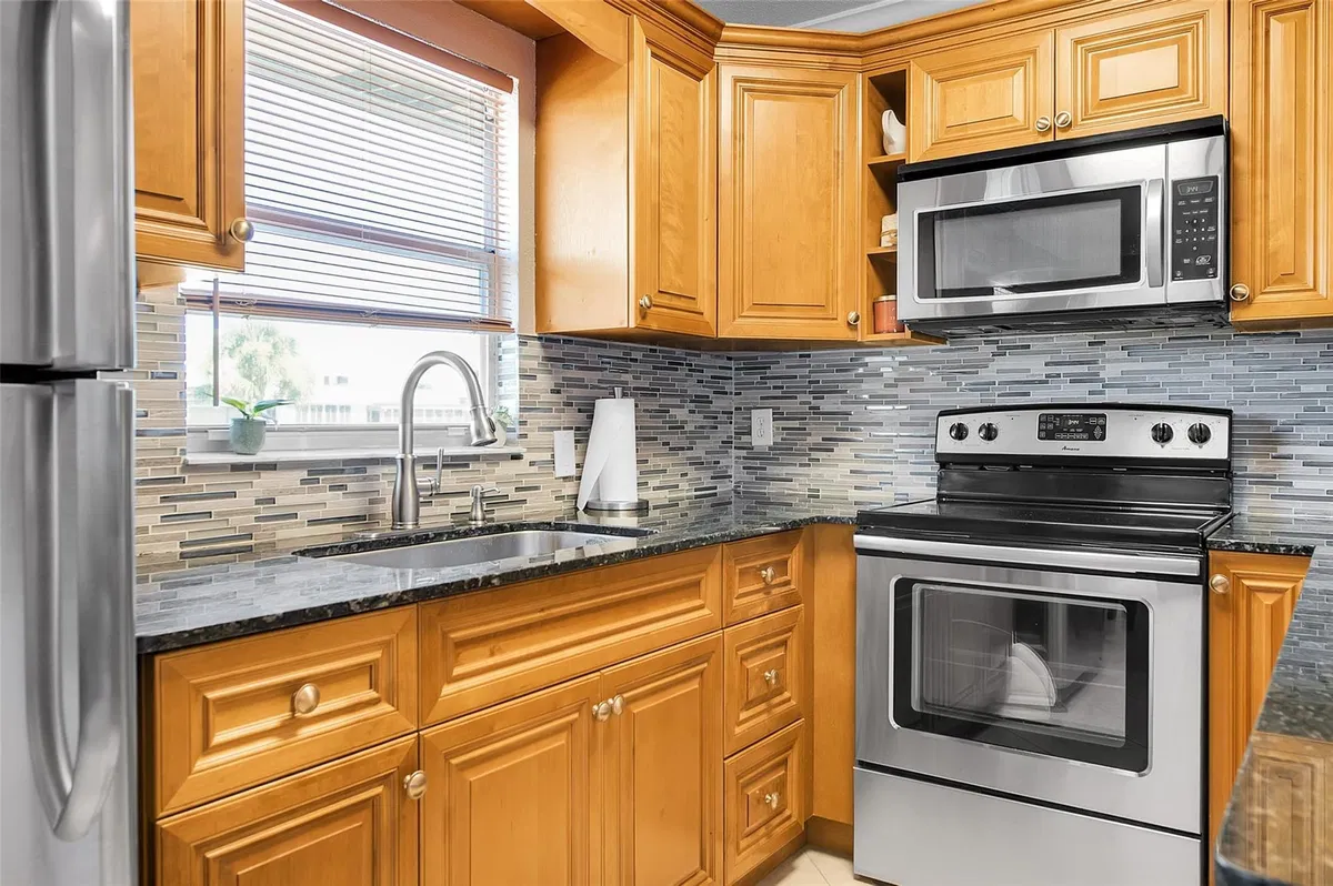 Unit 409 photo 19