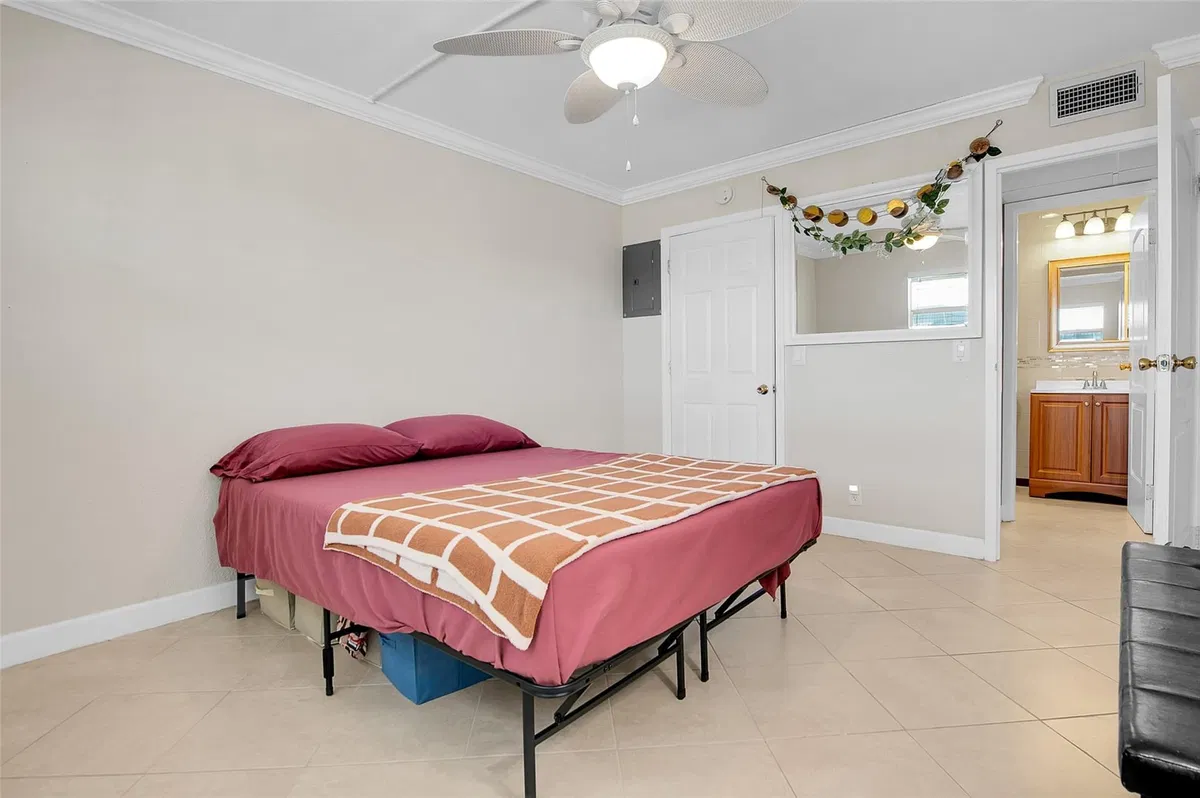 Unit 409 photo 25