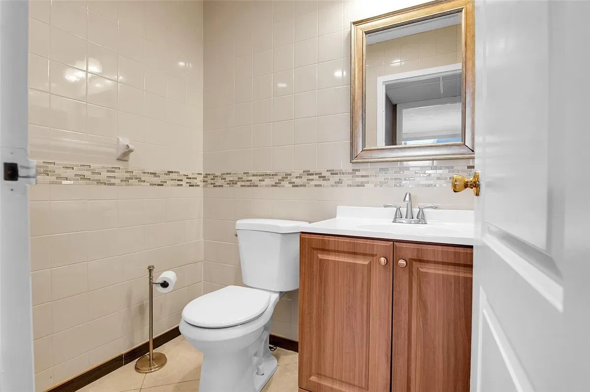 Unit 409 photo 31