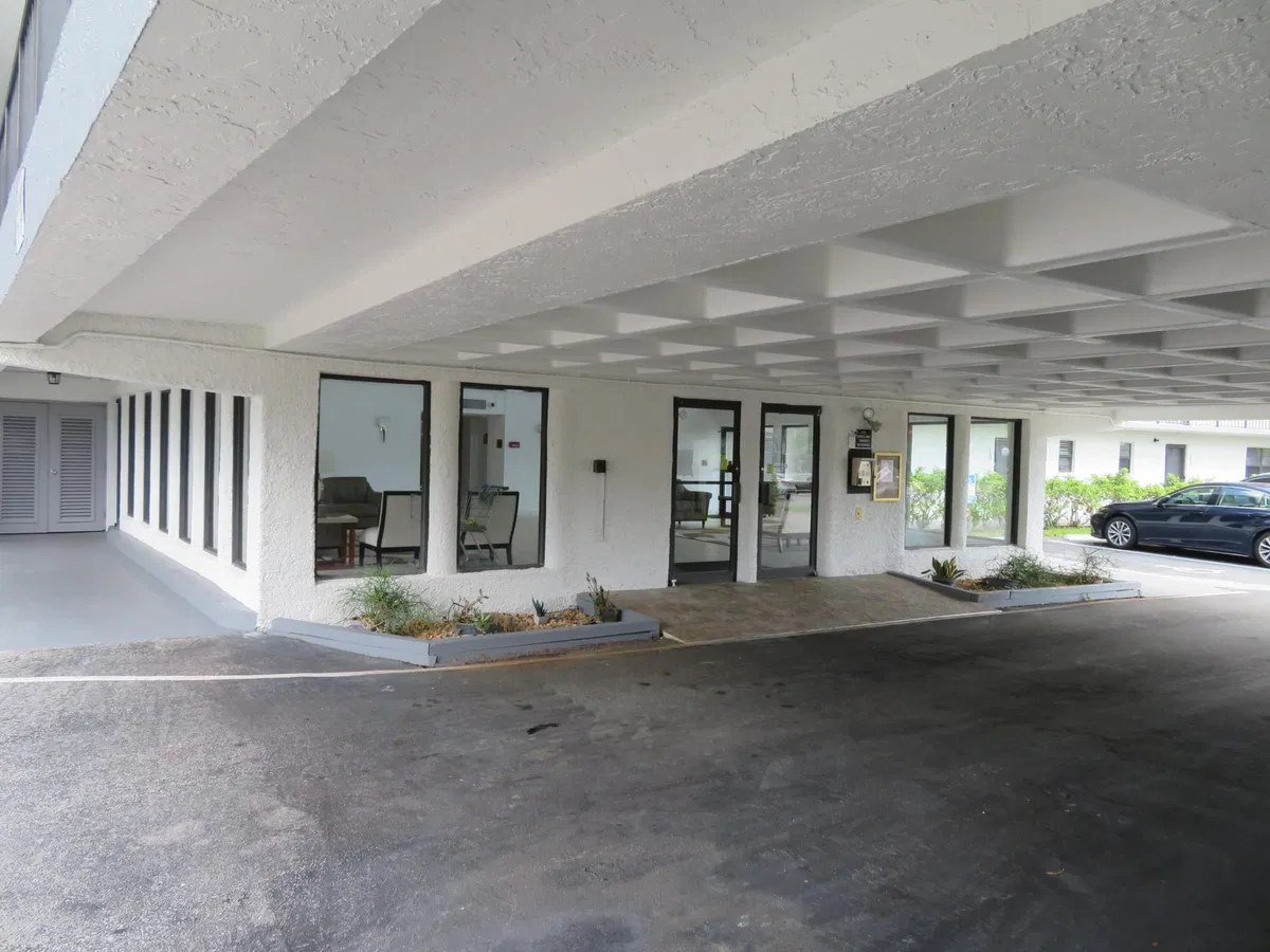 Unit 117 photo 4