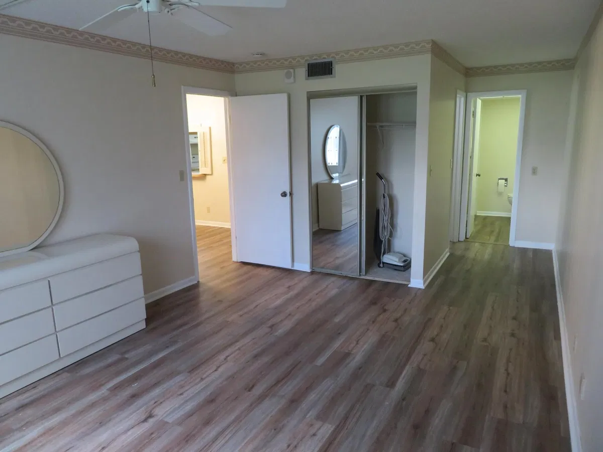 Unit 117 photo 28