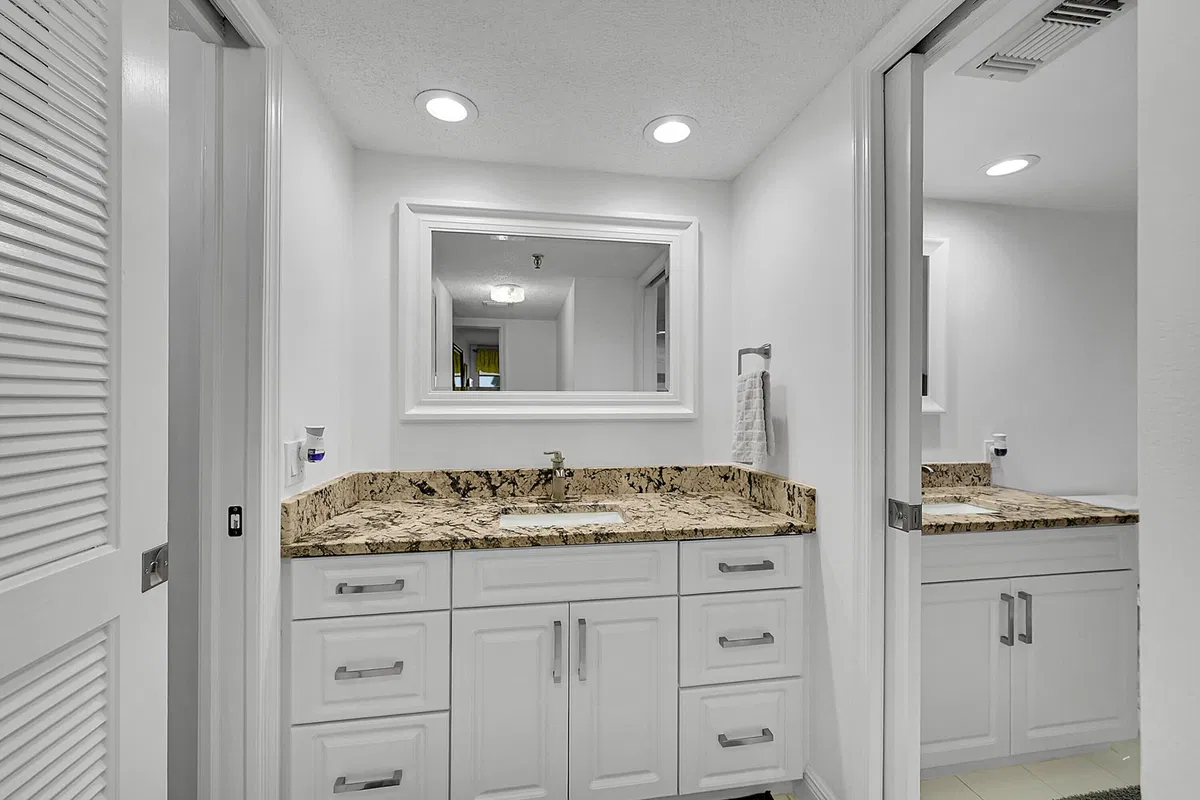  Unit 1304 photo 19