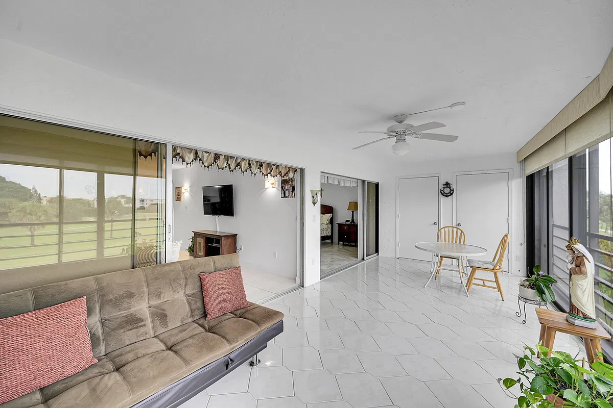  Unit 1304 photo 28