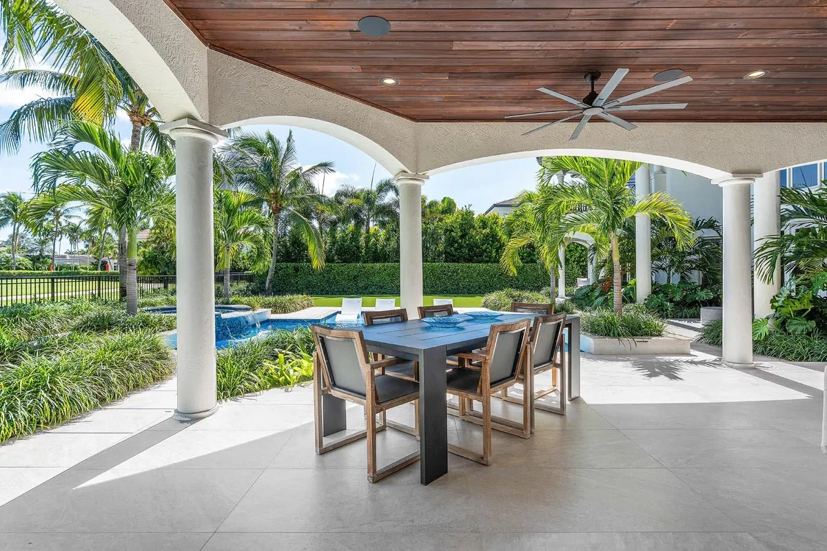 Royal Palm Yacht and Country Club Residence photo 28