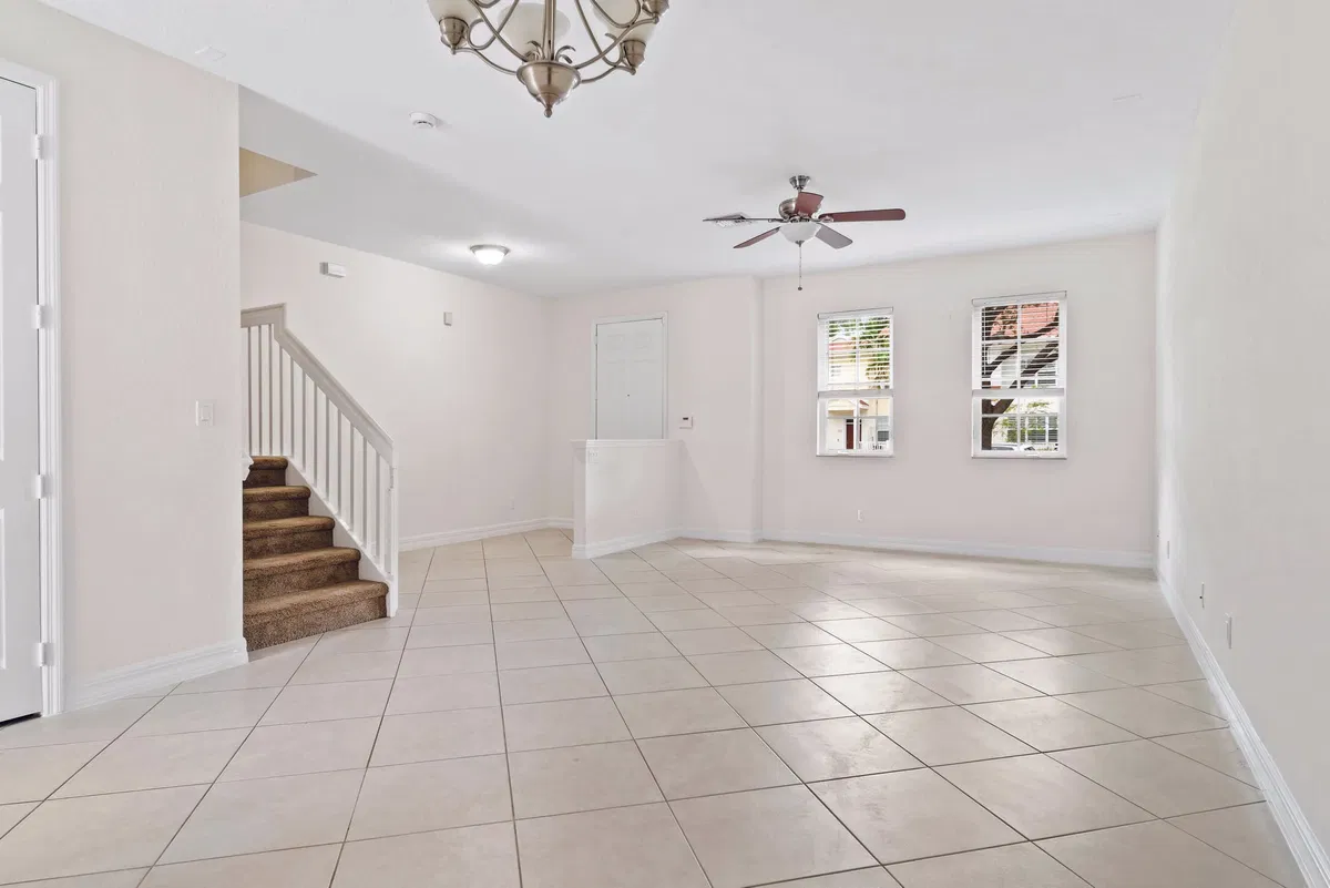 Canterbury Place Residence photo 10